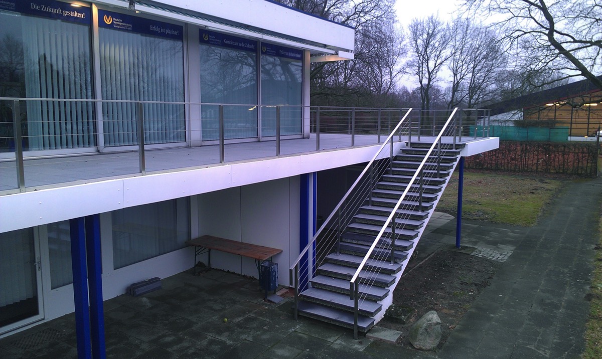 Edelstahlgeländer für Treppe und Terrasse mit Drahtseilfüllung